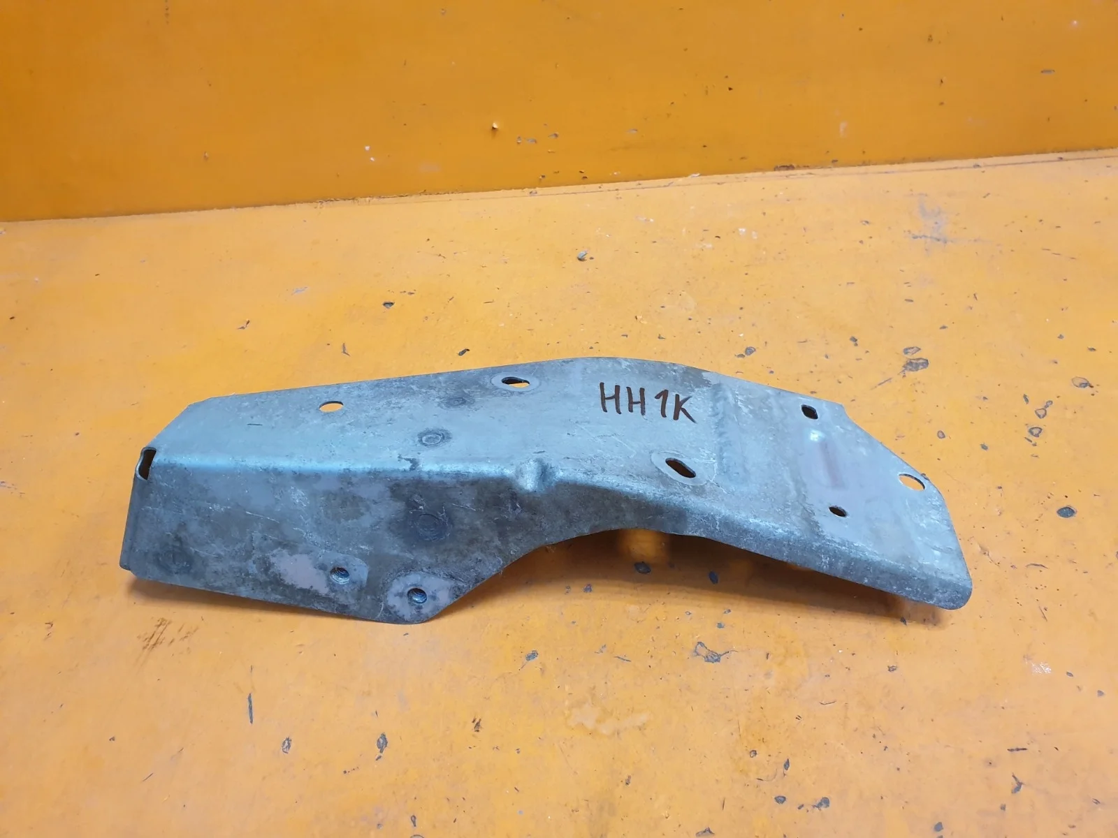 Кронштейн усилителя бампера верхний MItsubishi Outlander 2012-нв 3