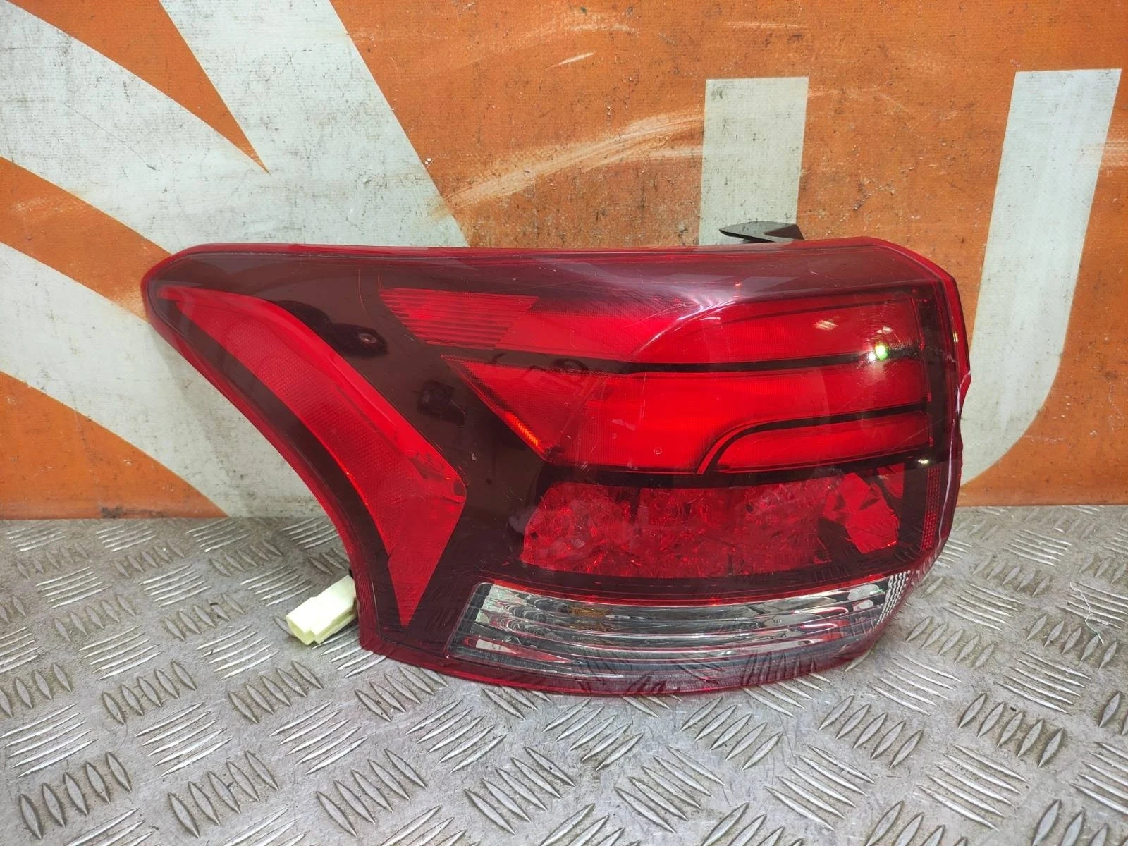 Фонарь внешний Mitsubishi OUTLANDER 2015-нв 3