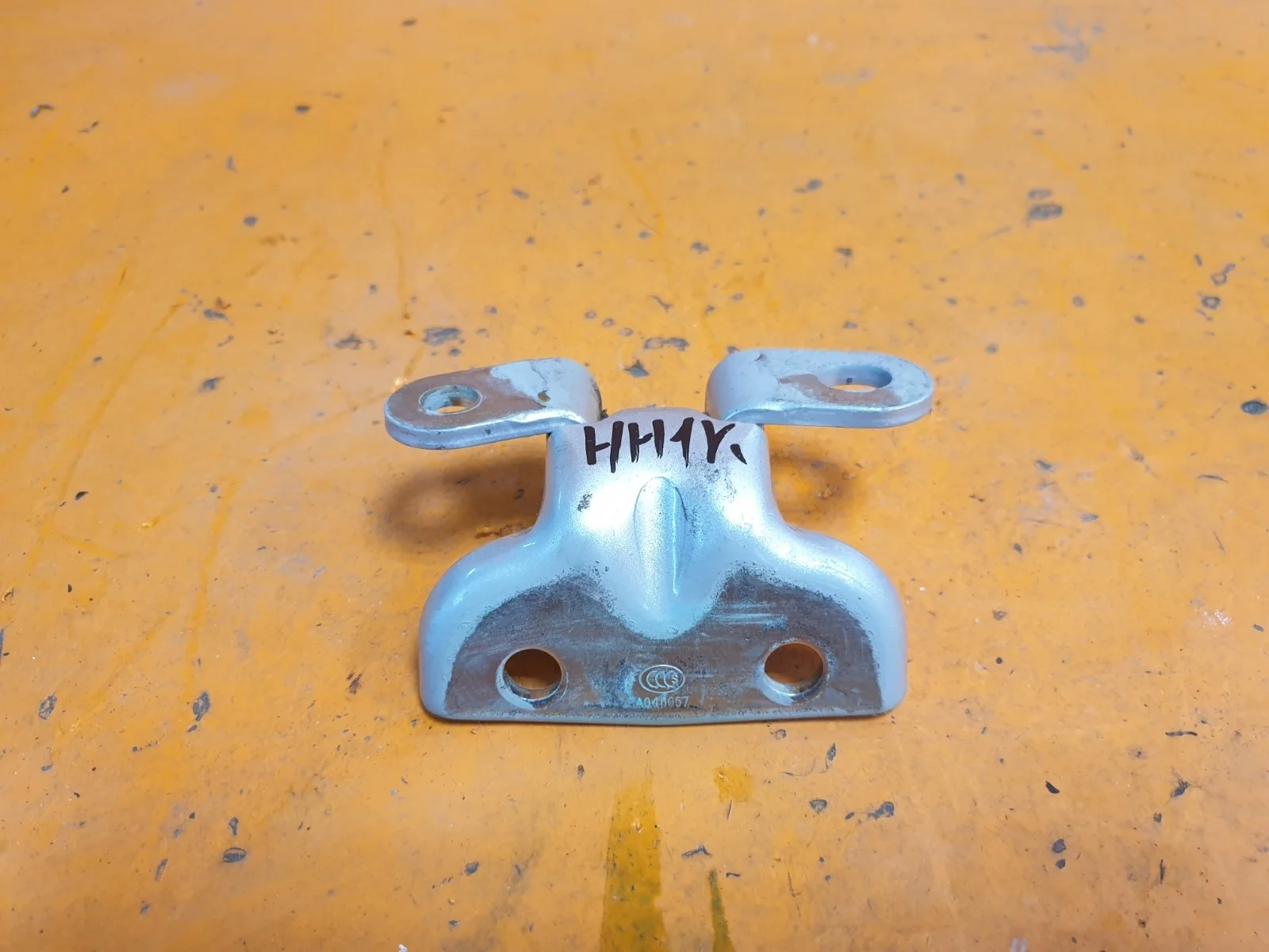 Петля двери верхняя Hyundai Solaris 2017-нв