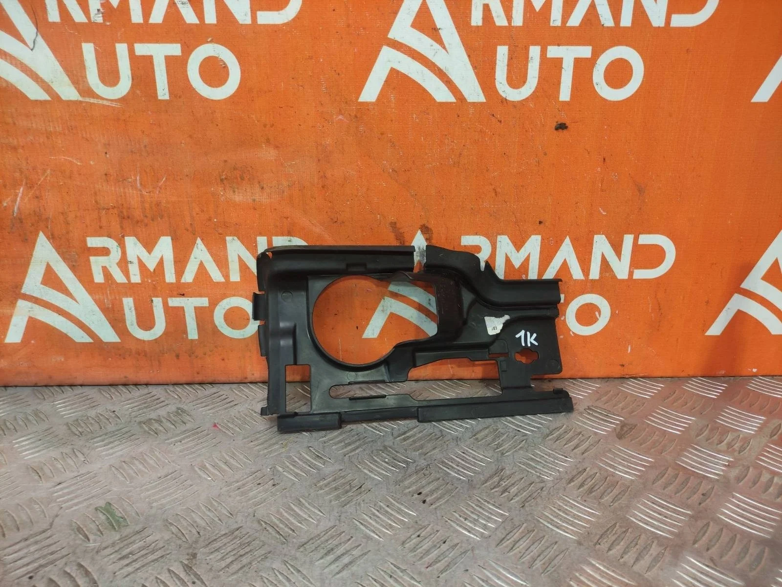 Воздуховод бампера нижний Volvo V60 2010-2018