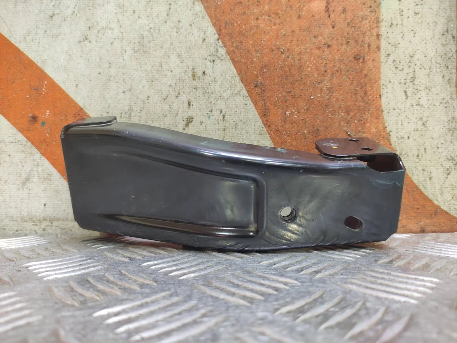 Кронштейн усилителя бампера MItsubishi Pajero Sport 2015-2021 3