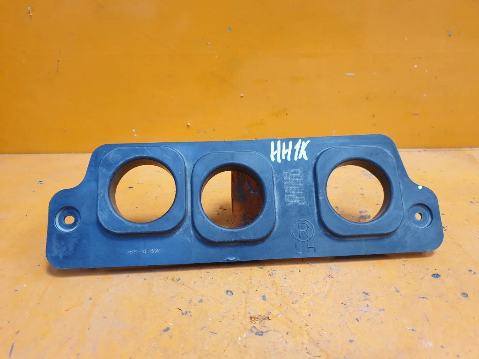 Кронштейн радиатора Hyundai Santa Fe 2012-2016 3 DM