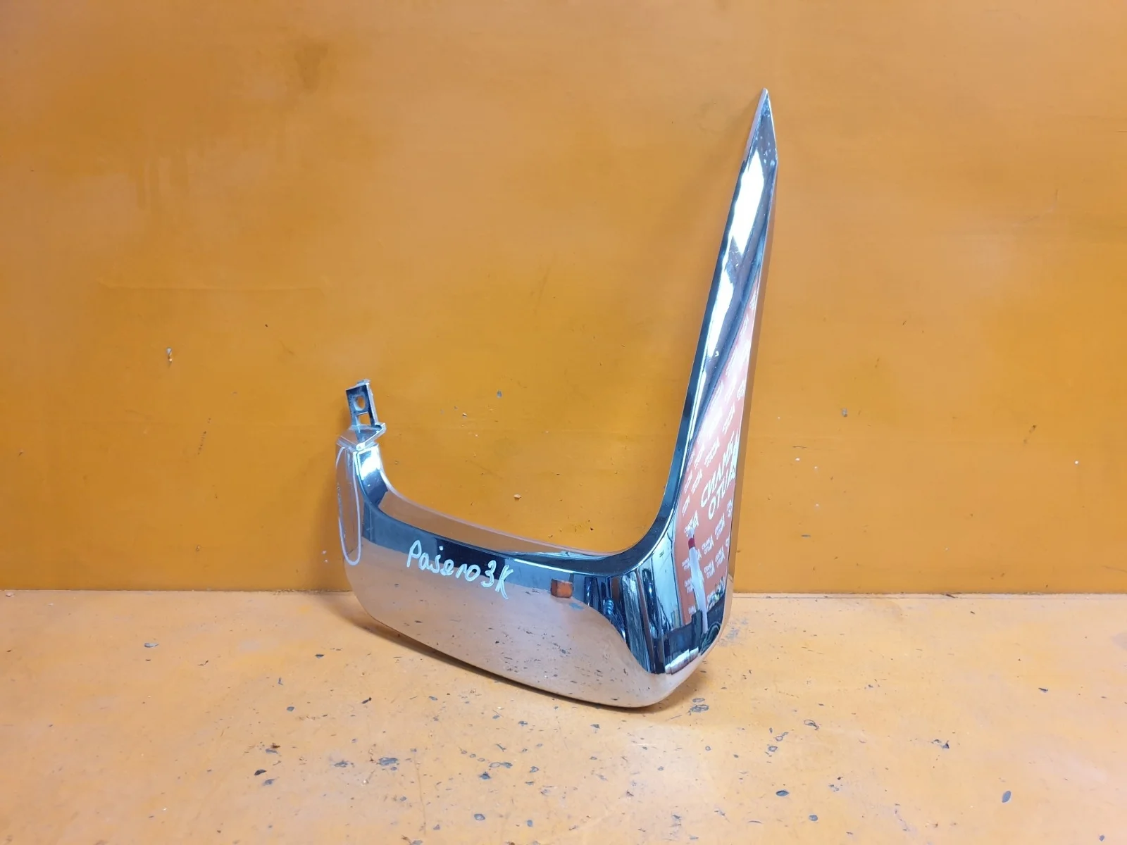 Накладка бампера Mitsubishi Pajero Sport 2015-нв 3