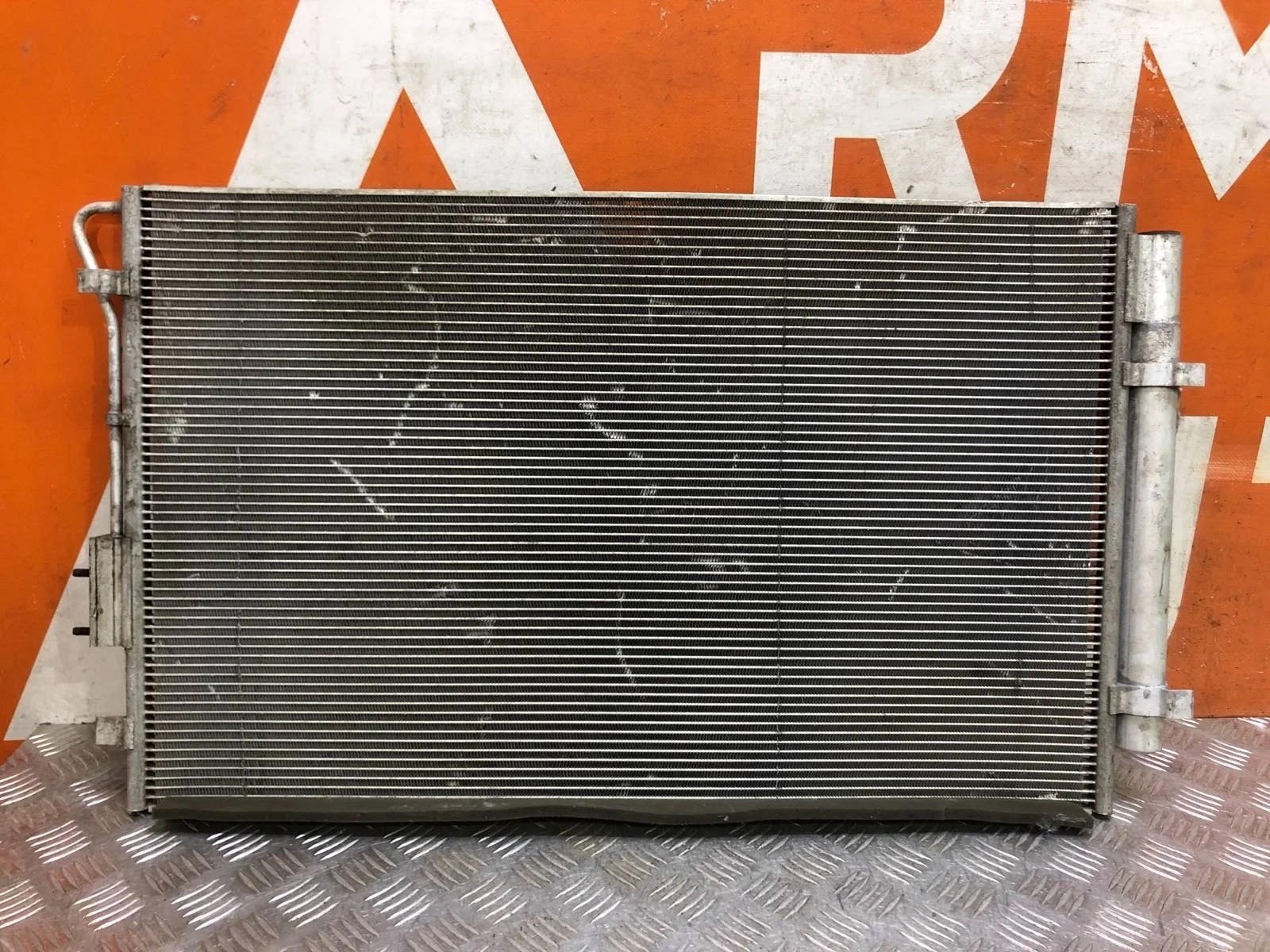 Радиатор кондиционера Kia Sorento 2014-2020 3 Prime UM