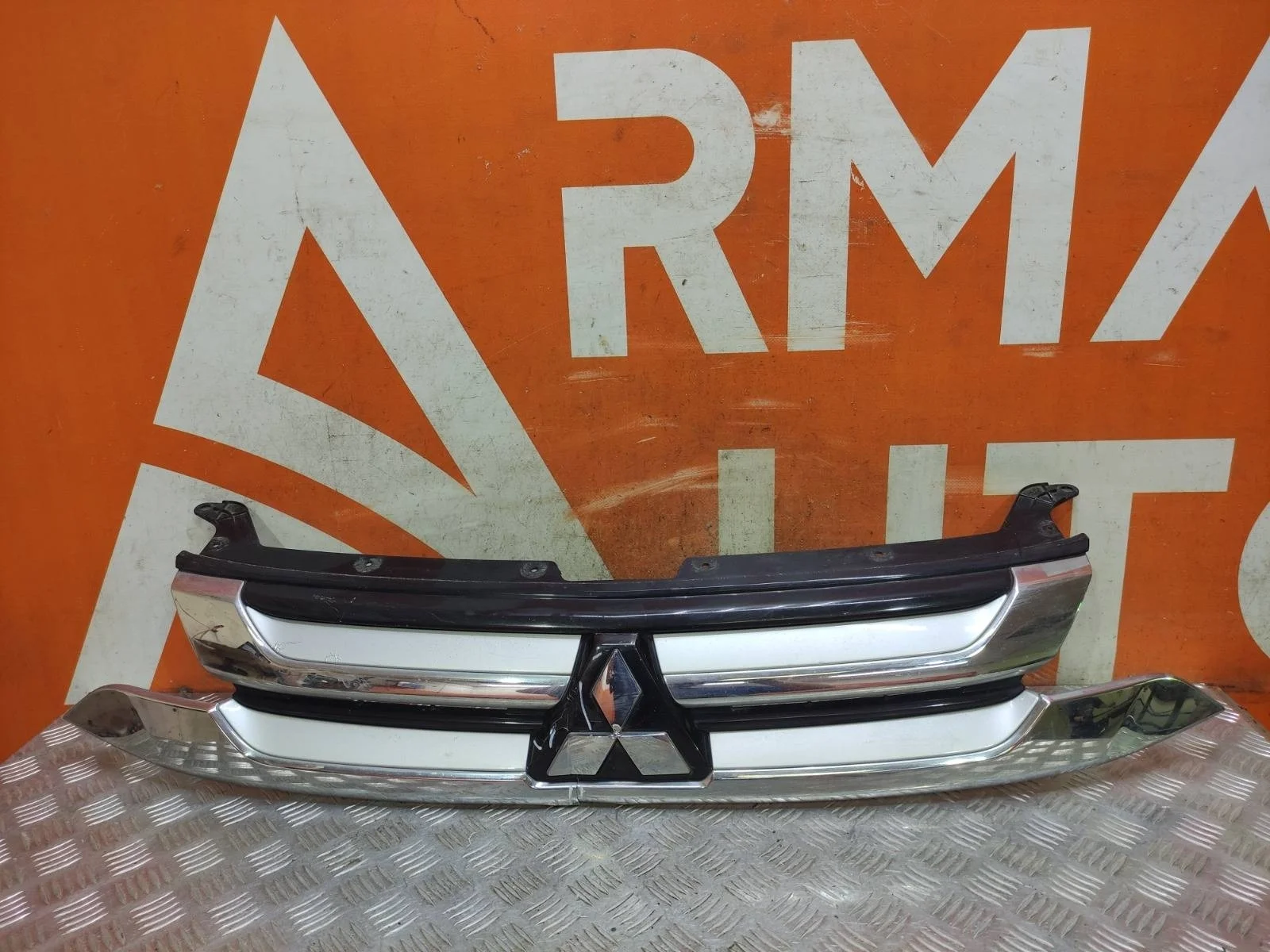 Решетка радиатора MItsubishi OUTLANDER 2015-2018 3