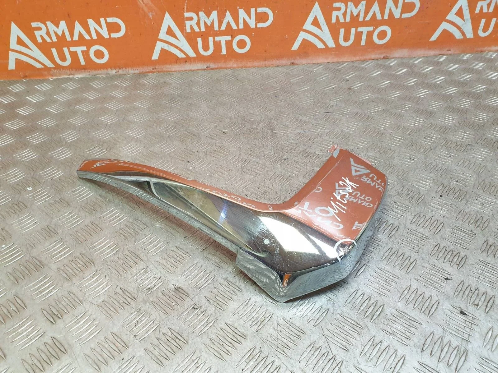 Накладка бампера Mitsubishi Outlander 2015-нв 3