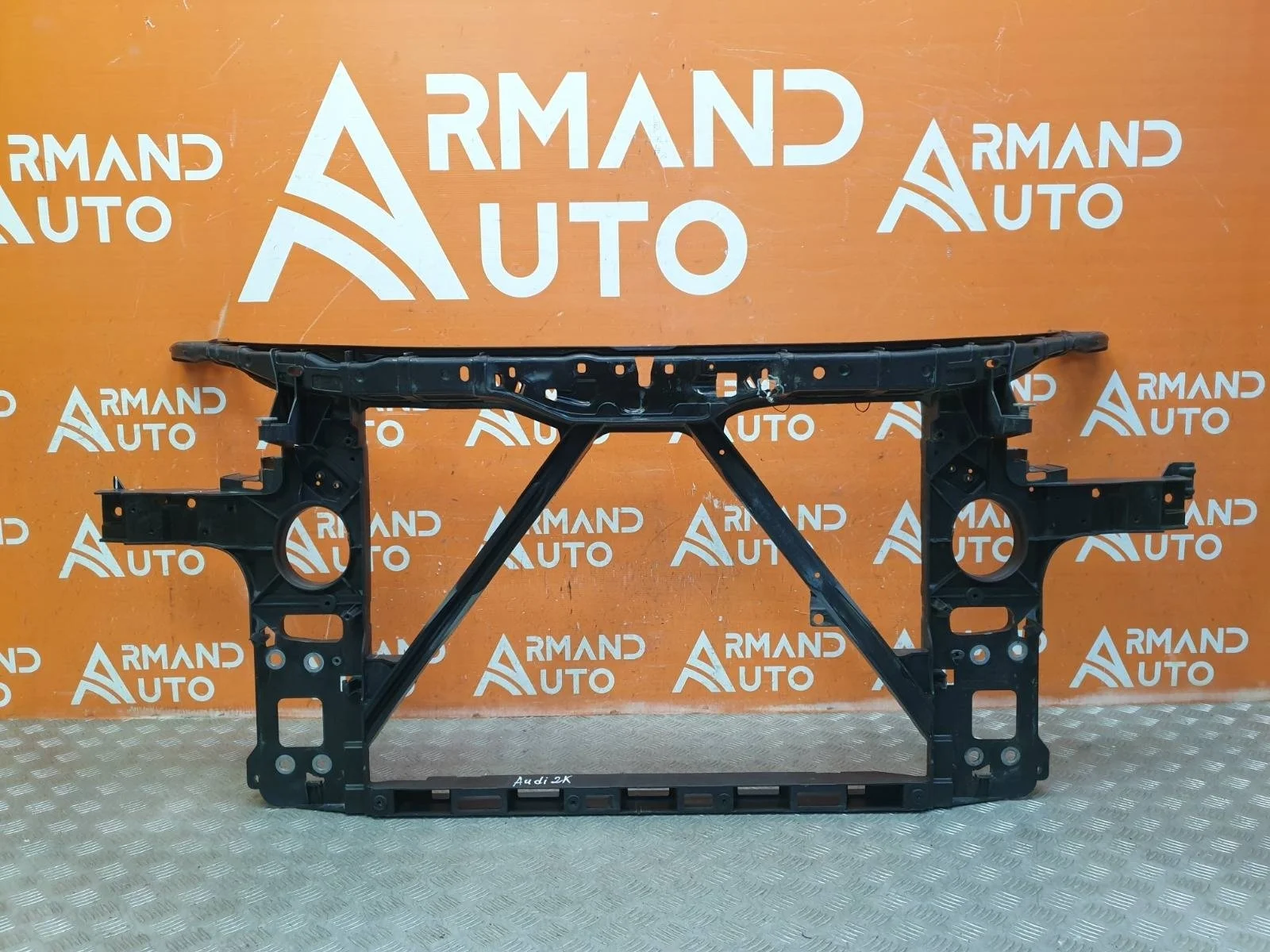 Панель передняя (суппорт радиатора) Audi Q7 2005-2015 4L