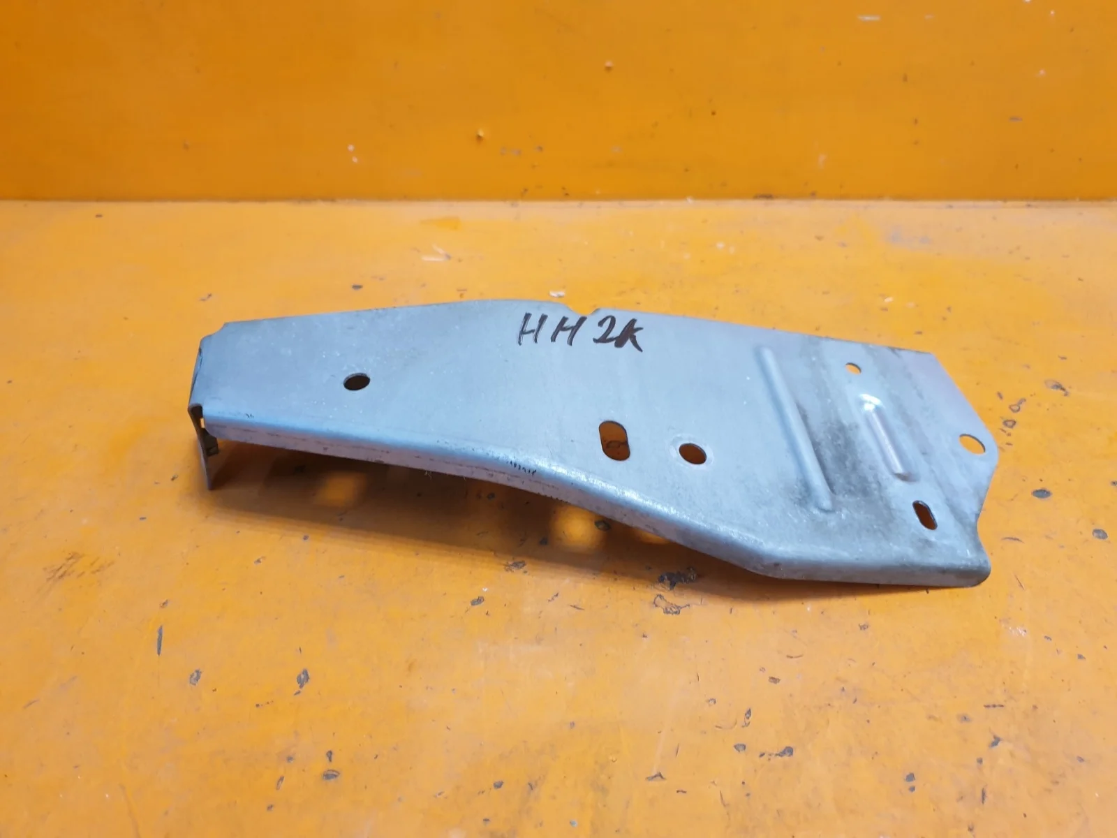 Кронштейн усилителя бампера верхний Mitsubishi Outlander 2012-нв 3