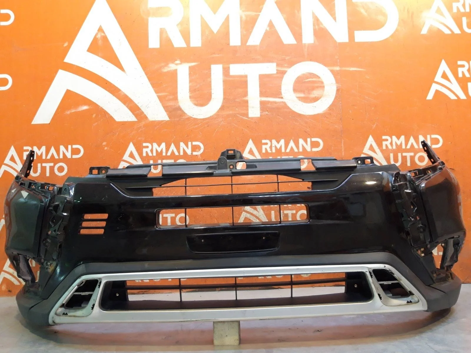 Бампер Mitsubishi Outlander 2018-нв 3