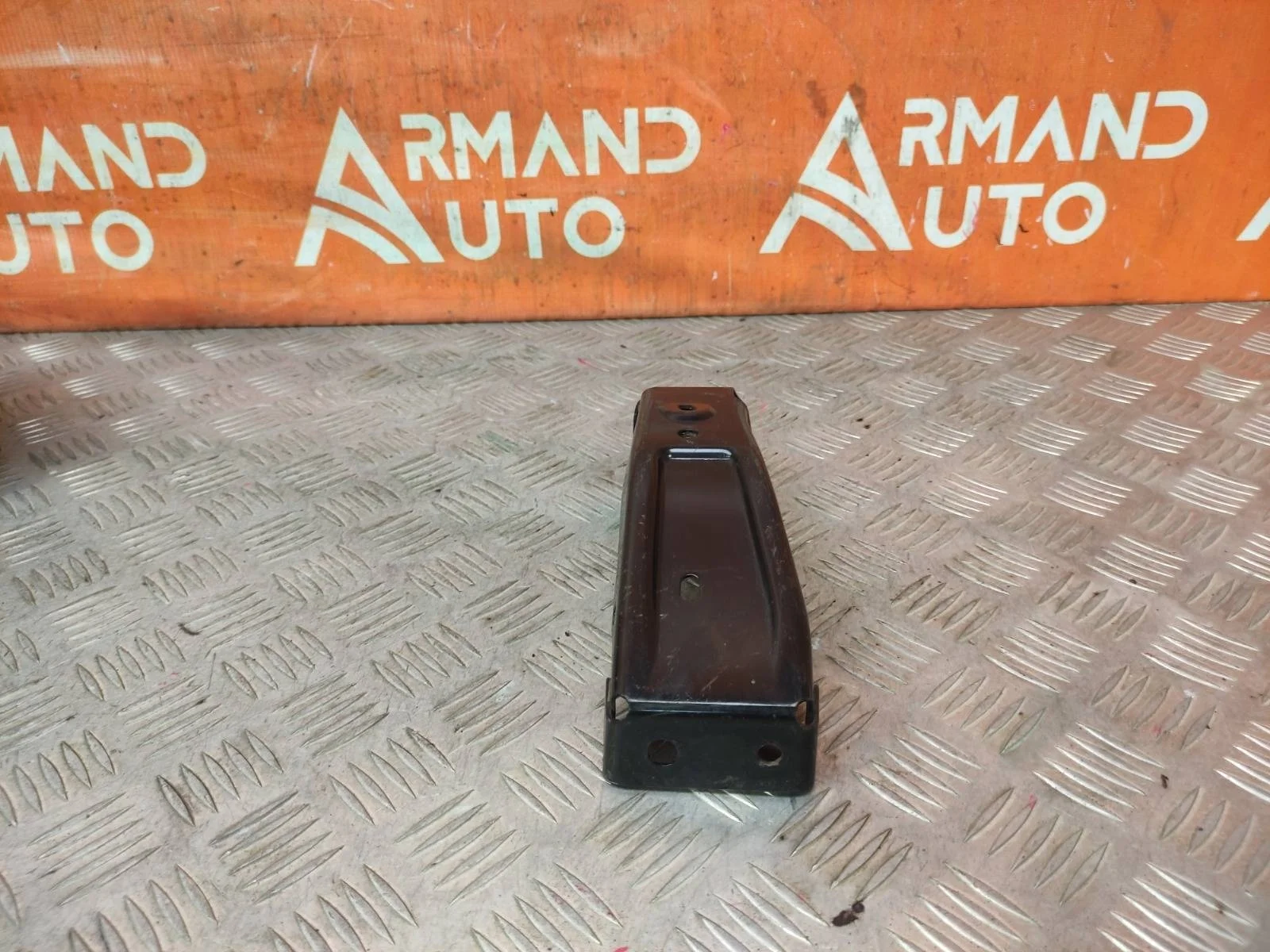 Кронштейн усилителя бампера Mitsubishi Pajero Sport 2015-2021 3