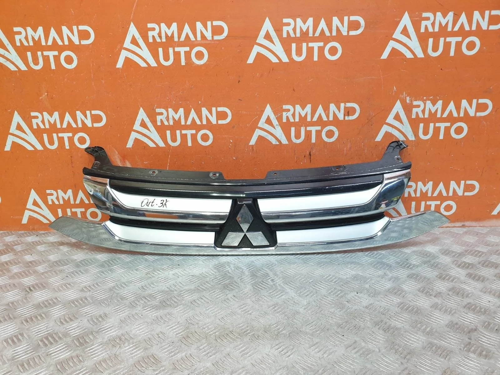 Решетка радиатора MItsubishi Outlander 2015-2018 3