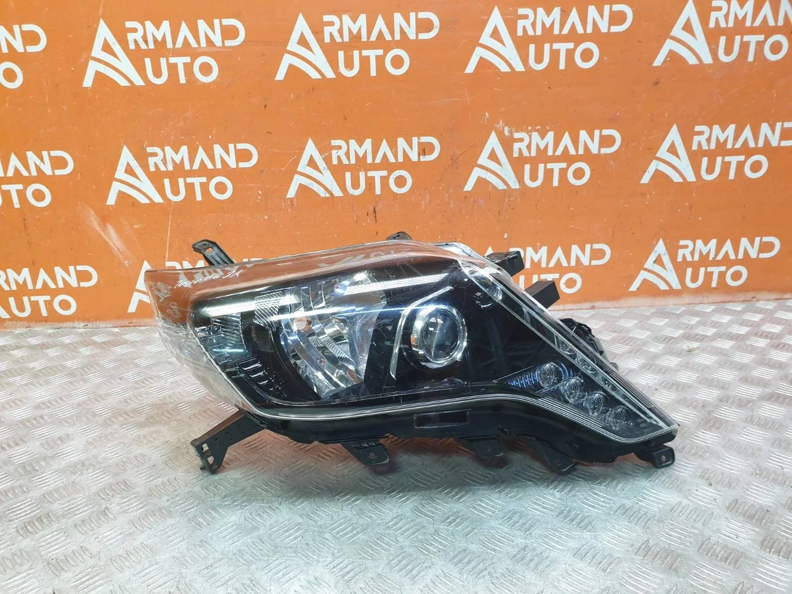 Фара Toyota Land Cruiser Prado 2013-2017 150