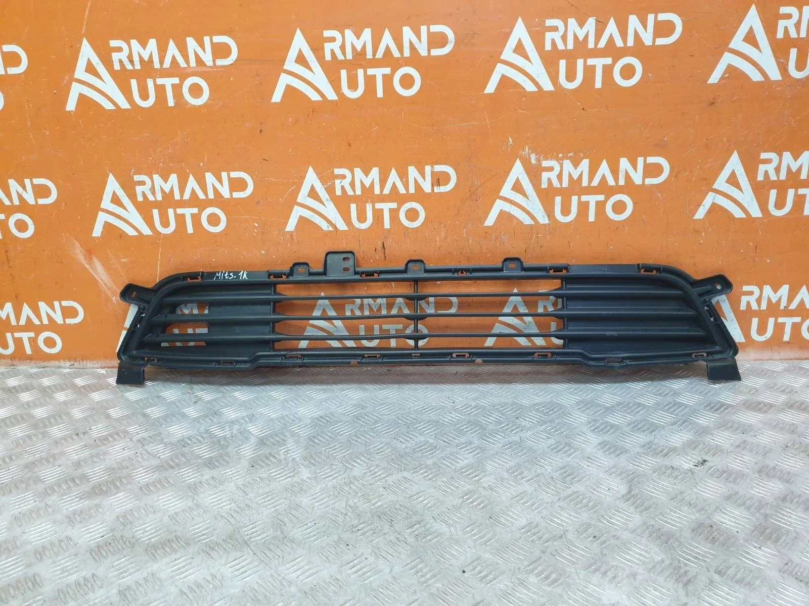 Решетка бампера нижняя Mitsubishi Outlander 2012-2015 3