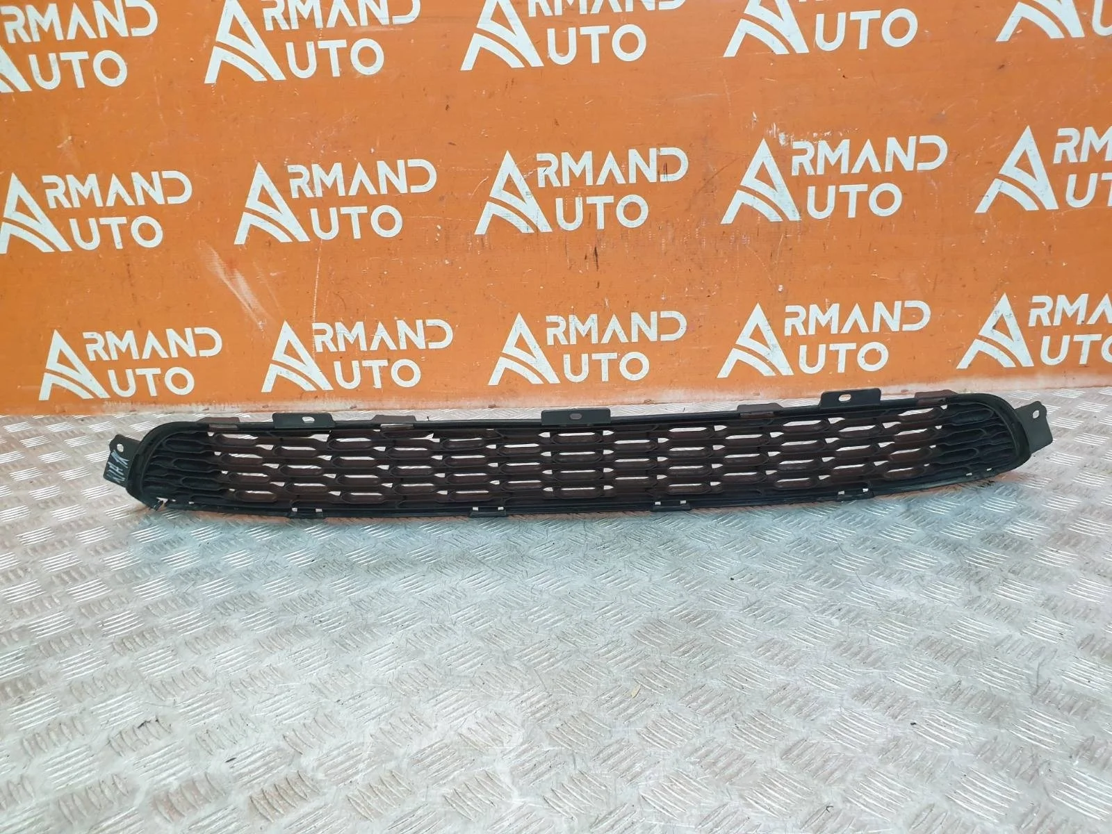 Решетка бампера Kia Sorento 2012-2019 XM