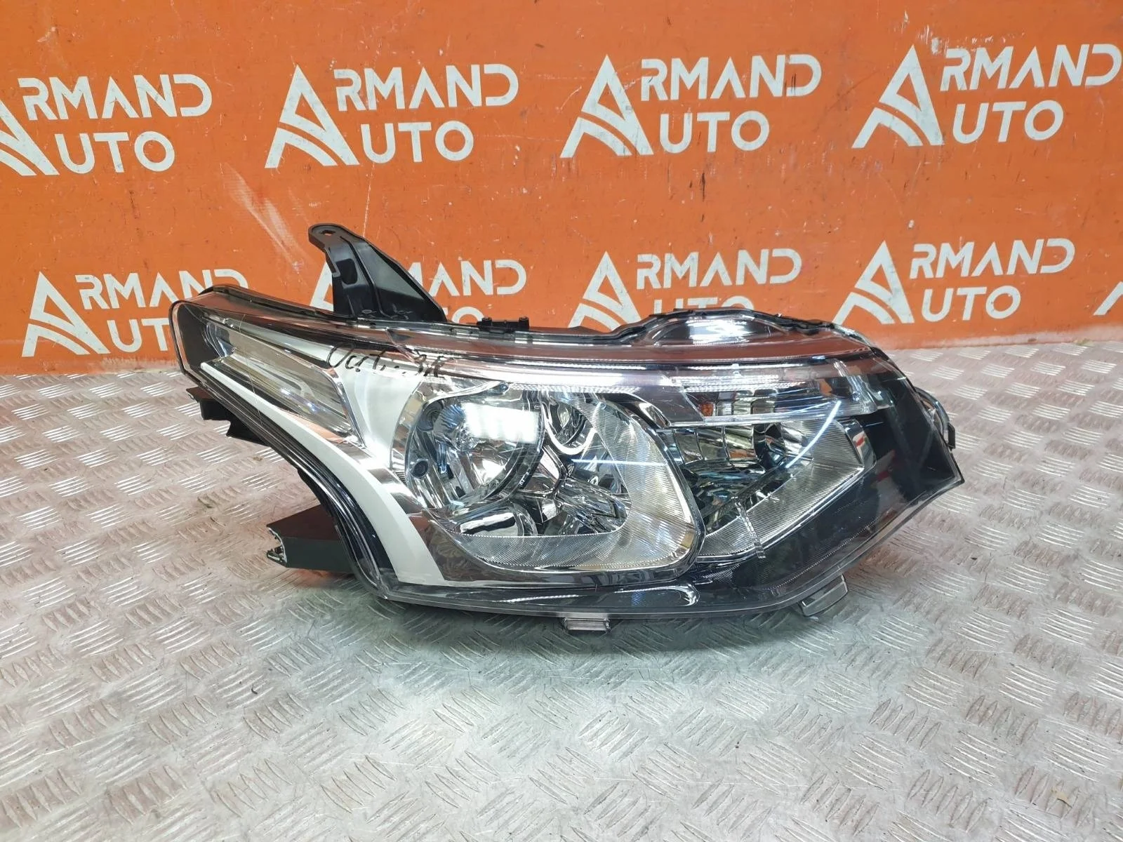 Фара Mitsubishi Outlander 2012-2015 3