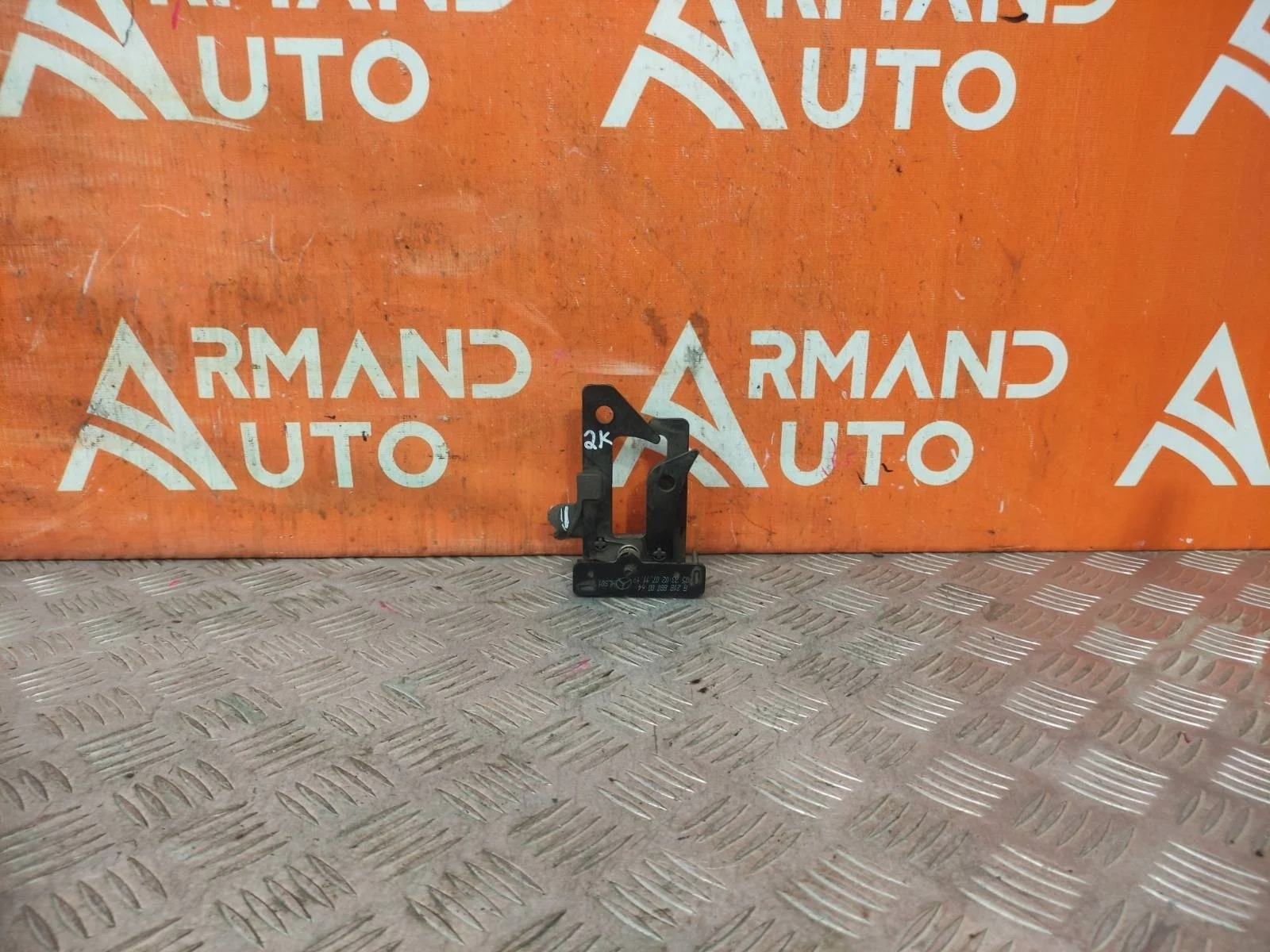 Крюк замка капота Mercedes CLS-Class 2010-2017 C218 X218