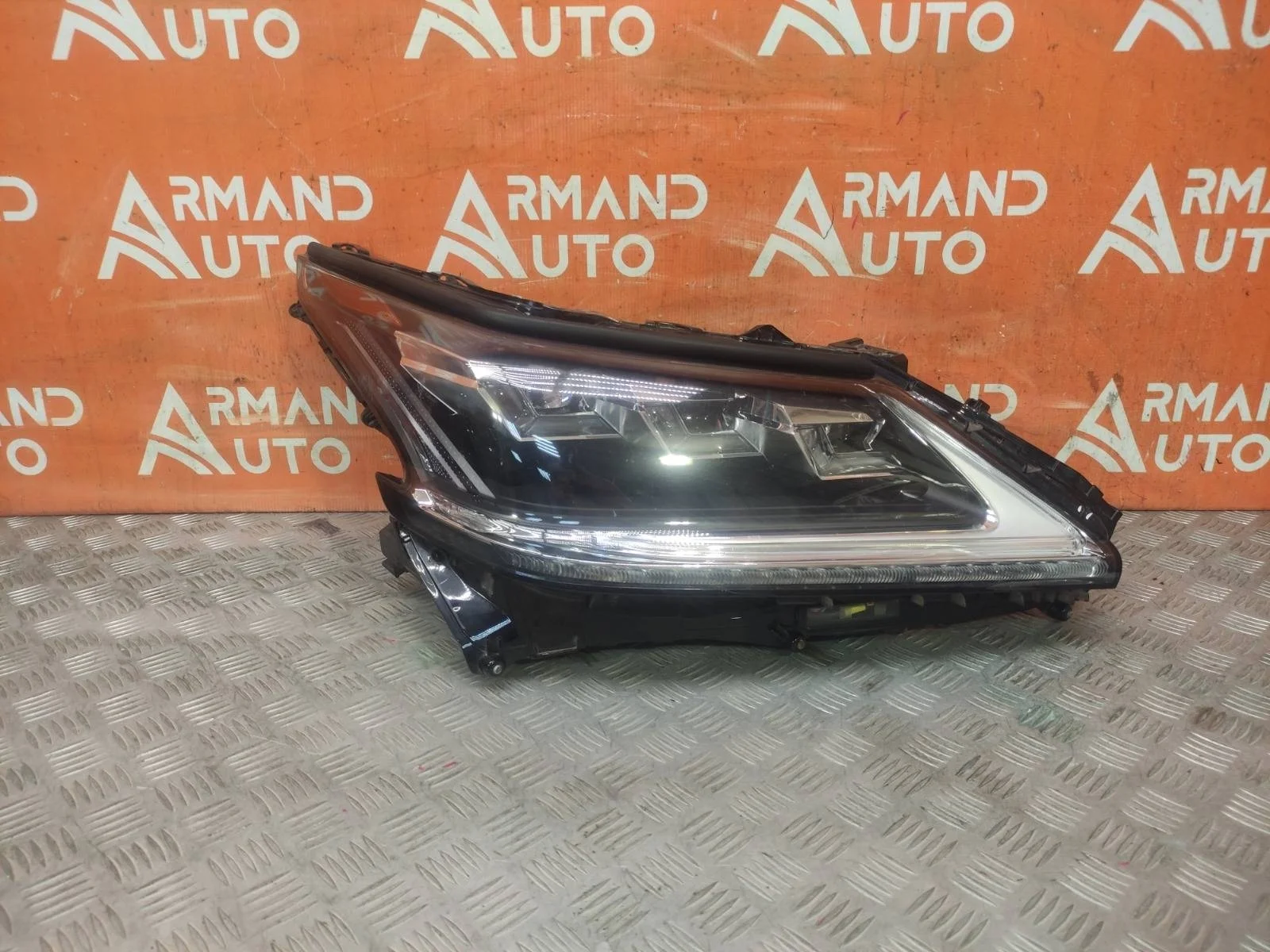 Фара LEXUS LX 2015-2023 URJ200