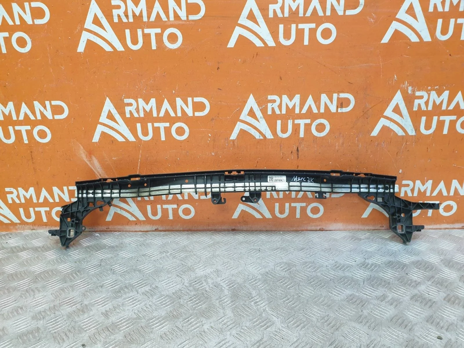 Кронштейн радиатора верхний Mercedes -Class 2016-нв W213