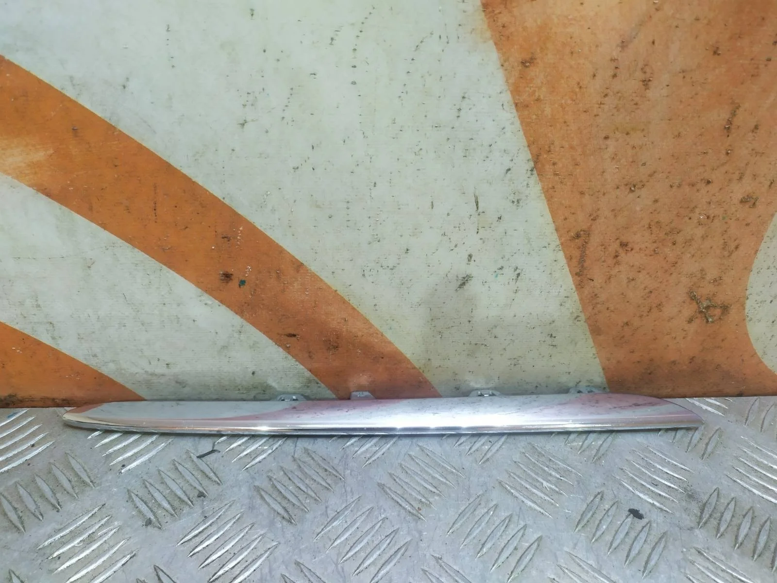 Накладка решетки радиатора нижняя Mercedes A-Class 2012-2015 W176