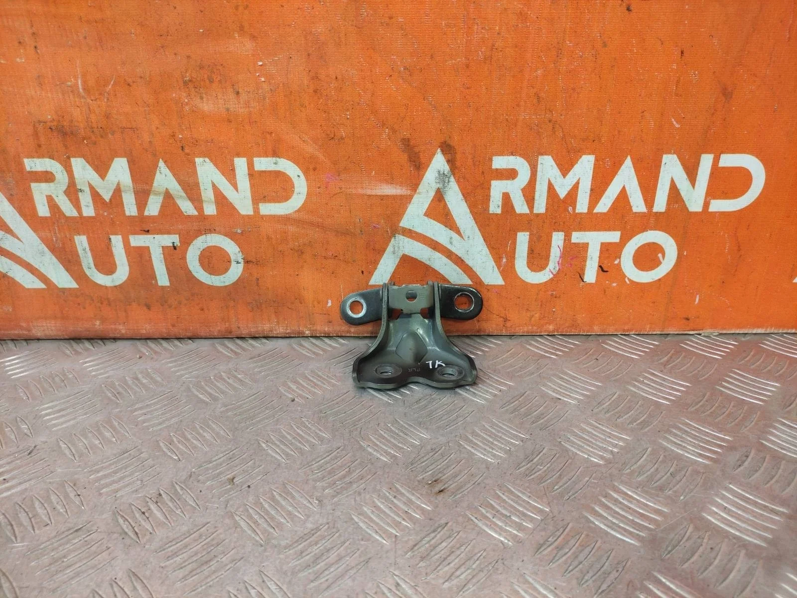 Петля двери нижняя Kia Rio 2011-2017 3 QB