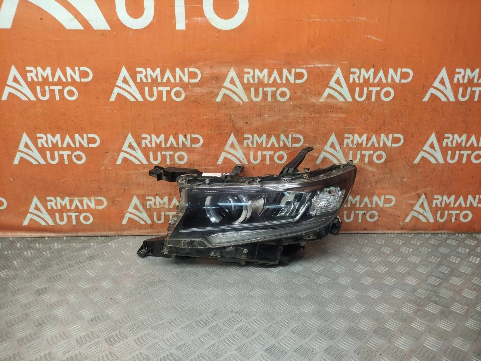 Фара Toyota Land Cruiser Prado 2017-нв 150