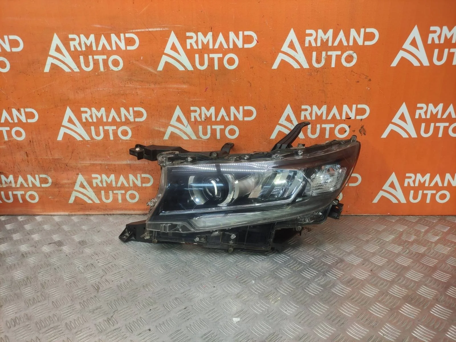 Фара TOYOTA Land Cruiser Prado 2017-нв 150