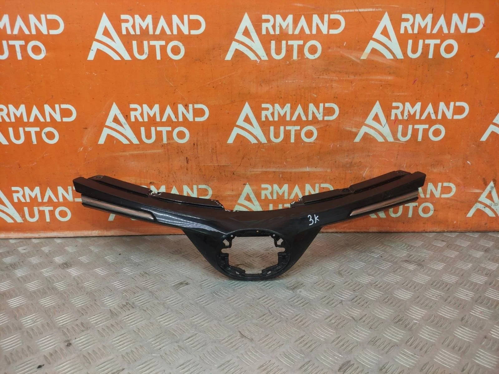 Решетка радиатора TOYOTA RAV4 2016-2019 CA40