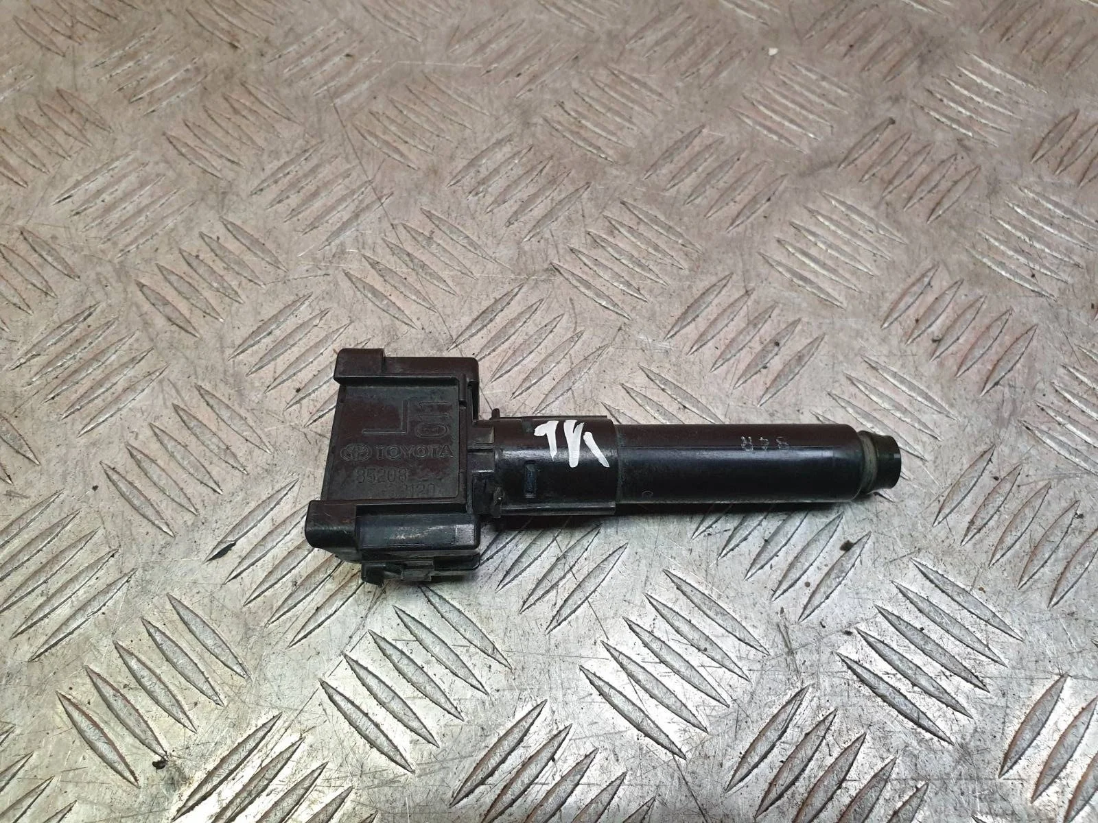 Форсунка фароомывателя Toyota Camry 2017-2021 8 XV70