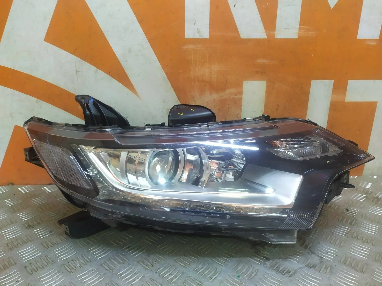 Фара Mitsubishi Outlander 2015-нв 3