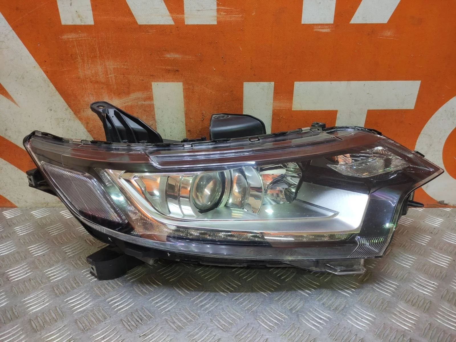 Фара Mitsubishi Outlander 2015-нв 3