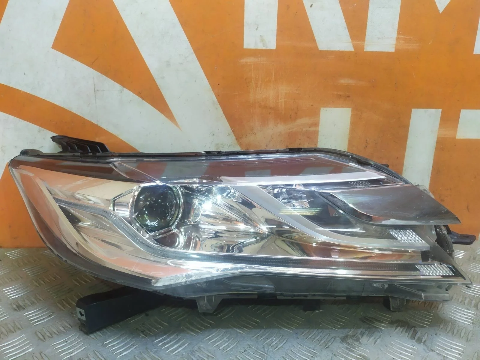 Фара Mitsubishi Pajero Sport 2015-2021 3