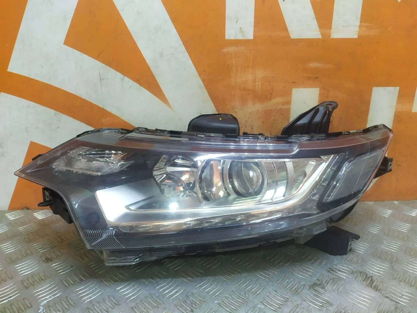 Фара Mitsubishi Outlander 2015-нв 3