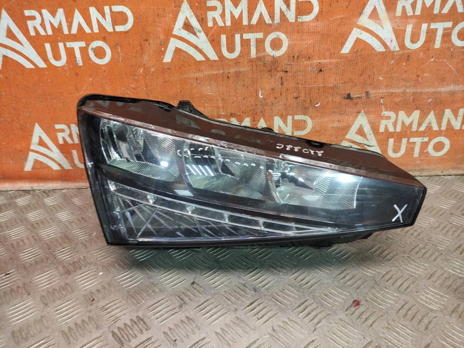 Фара Skoda Rapid 2020-нв