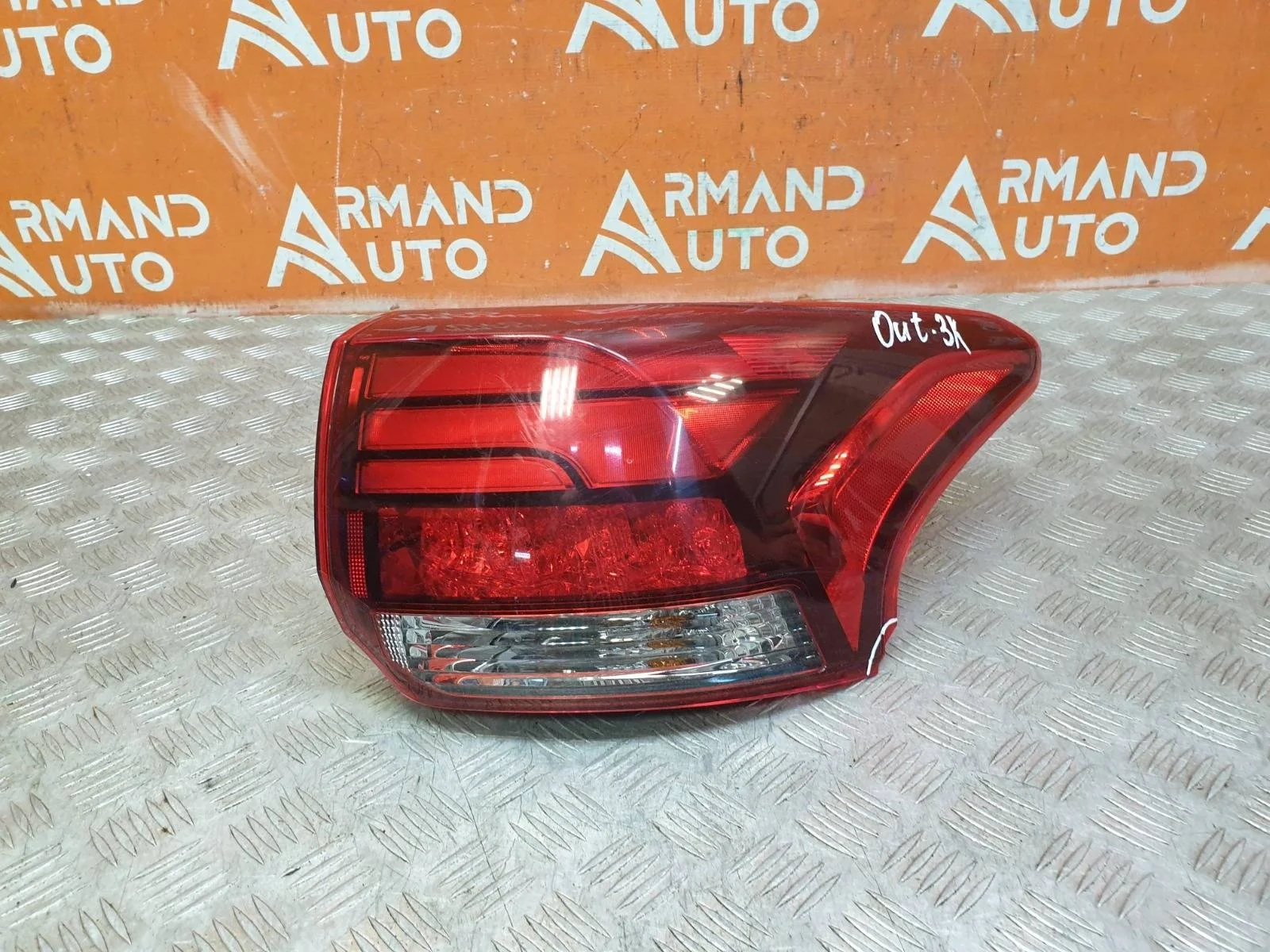 Фонарь внешний MItsubishi OUTLANDER 2015-нв 3