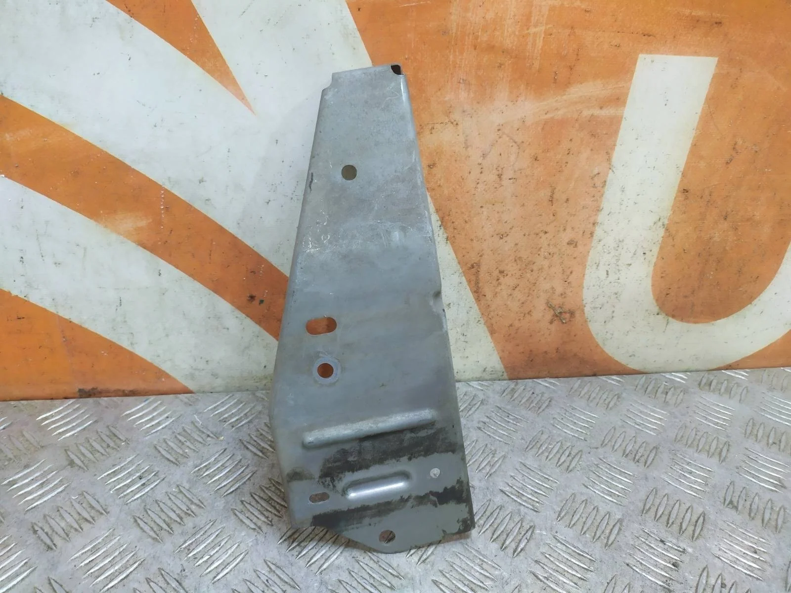 Кронштейн усилителя бампера верхний Mitsubishi Outlander 2012-нв 3