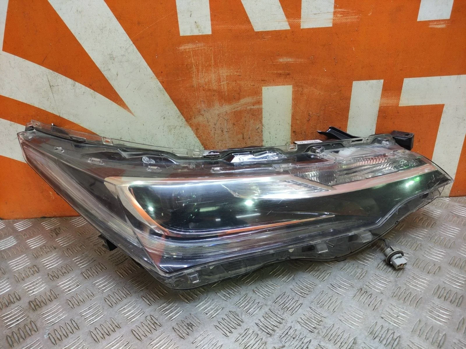 Фара TOYOTA Corolla 2015-2019 11 E160 E170 E180