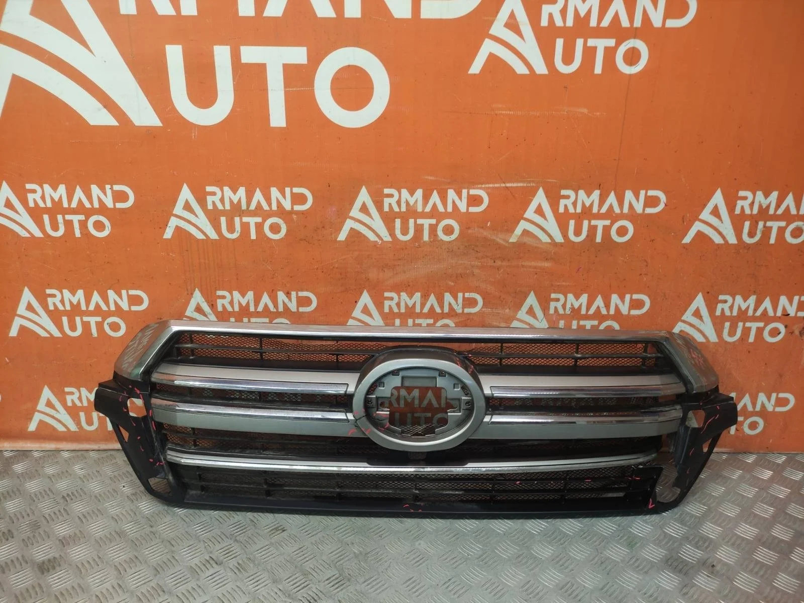 Решетка радиатора TOYOTA Land Cruiser 2015-2021 200