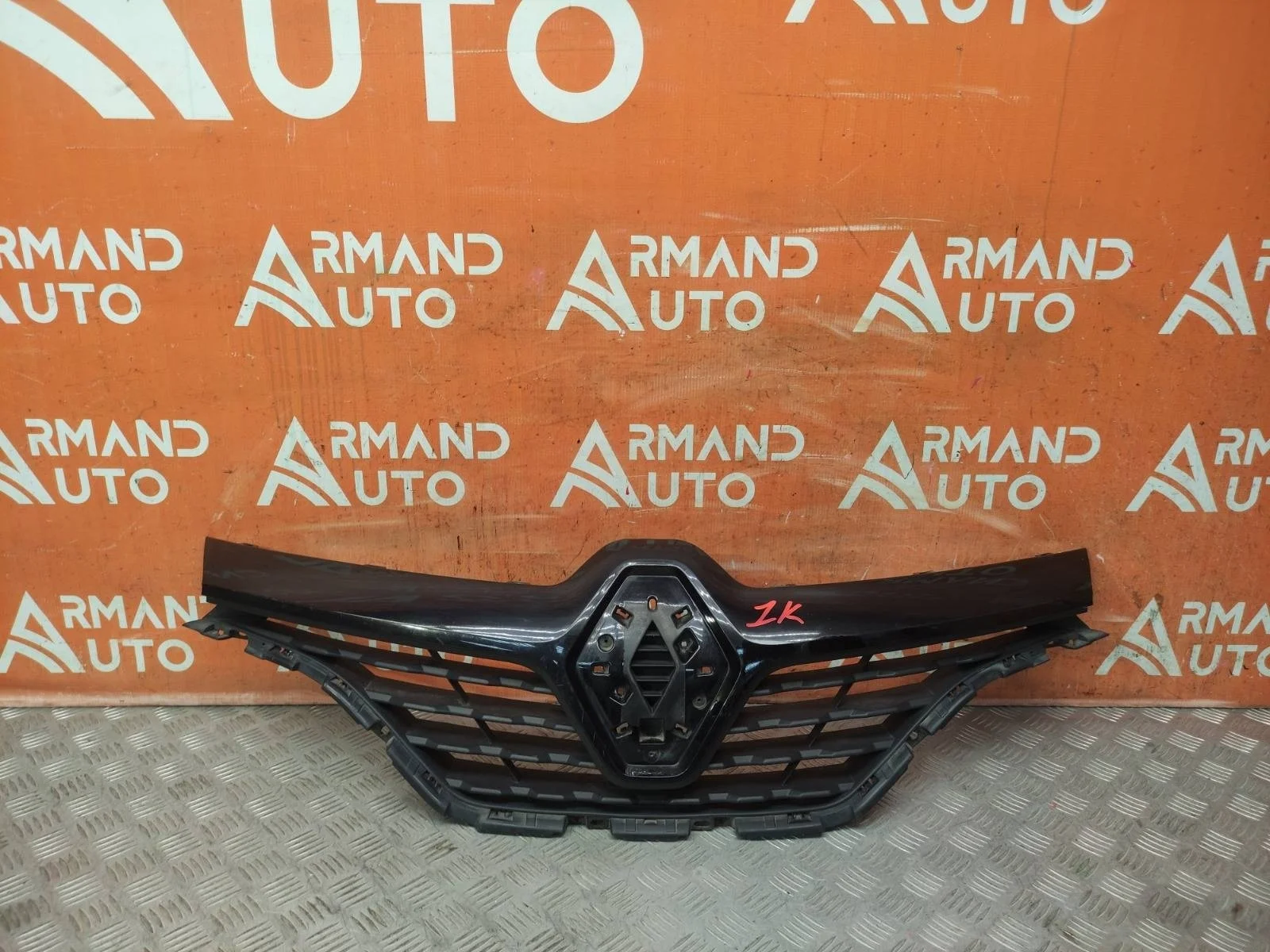 Решетка радиатора RENAULT Kaptur 2016-нв