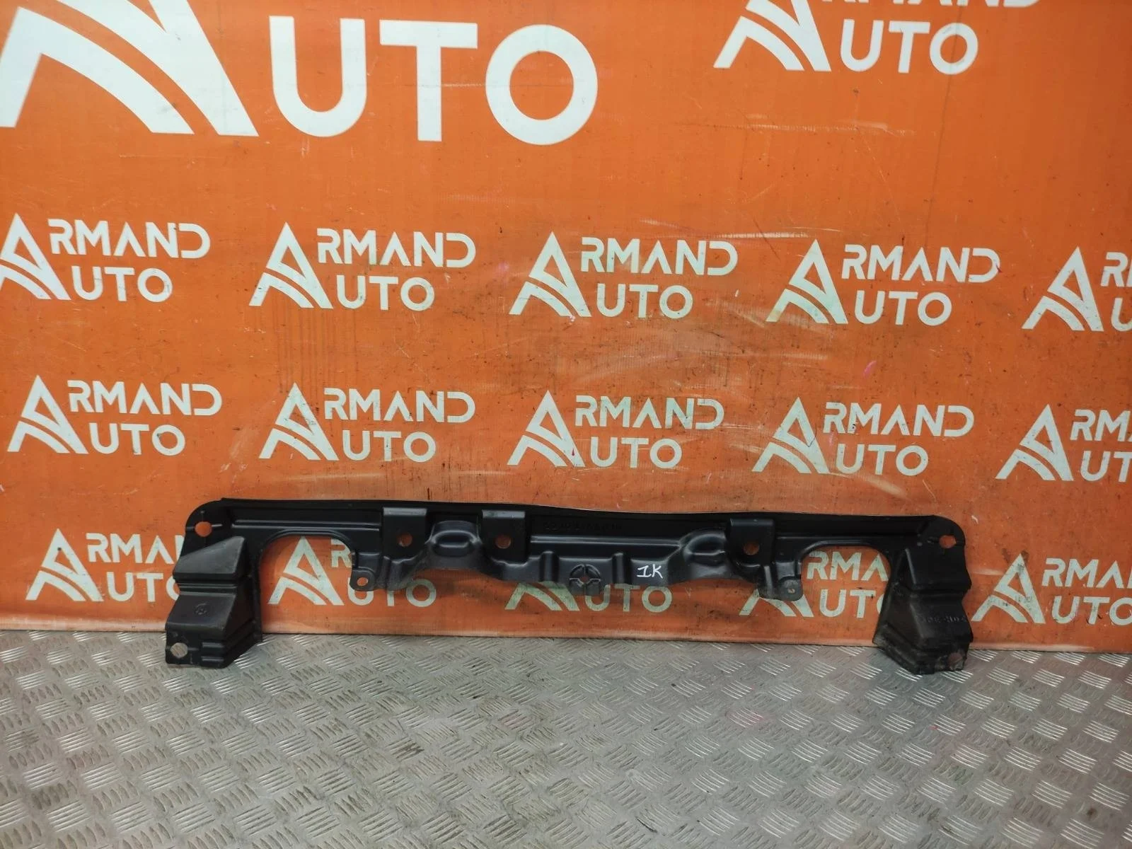 Кронштейн бампера нижний Toyota Fortuner 2015-нв