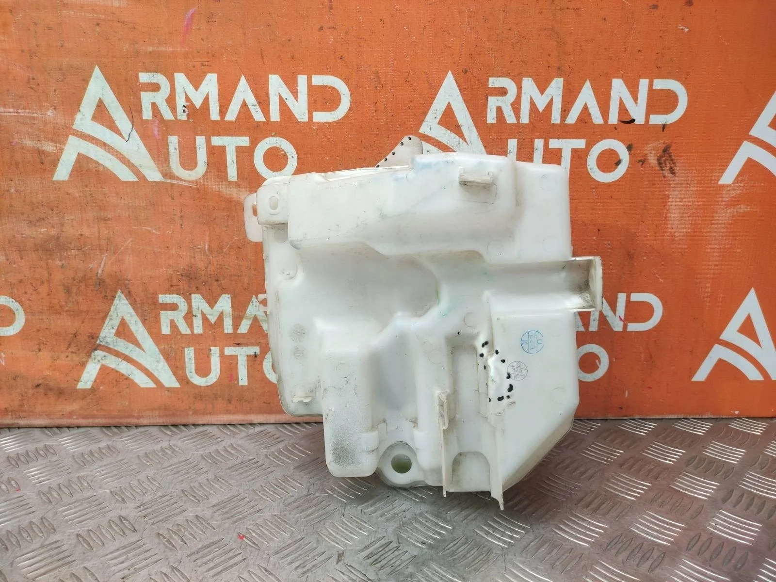 Бачок стеклоомывателя Mitsubishi Outlander 2012-2015 3