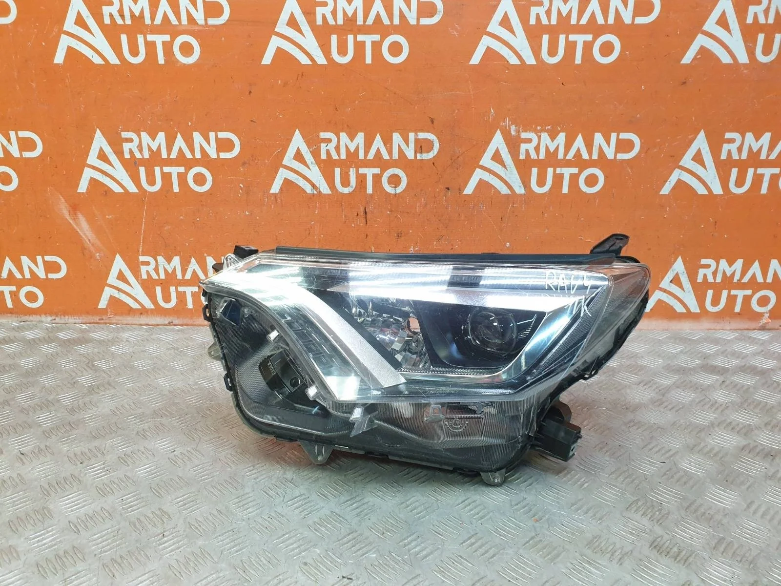 Фара Toyota RAV4 2015-2019 CA40