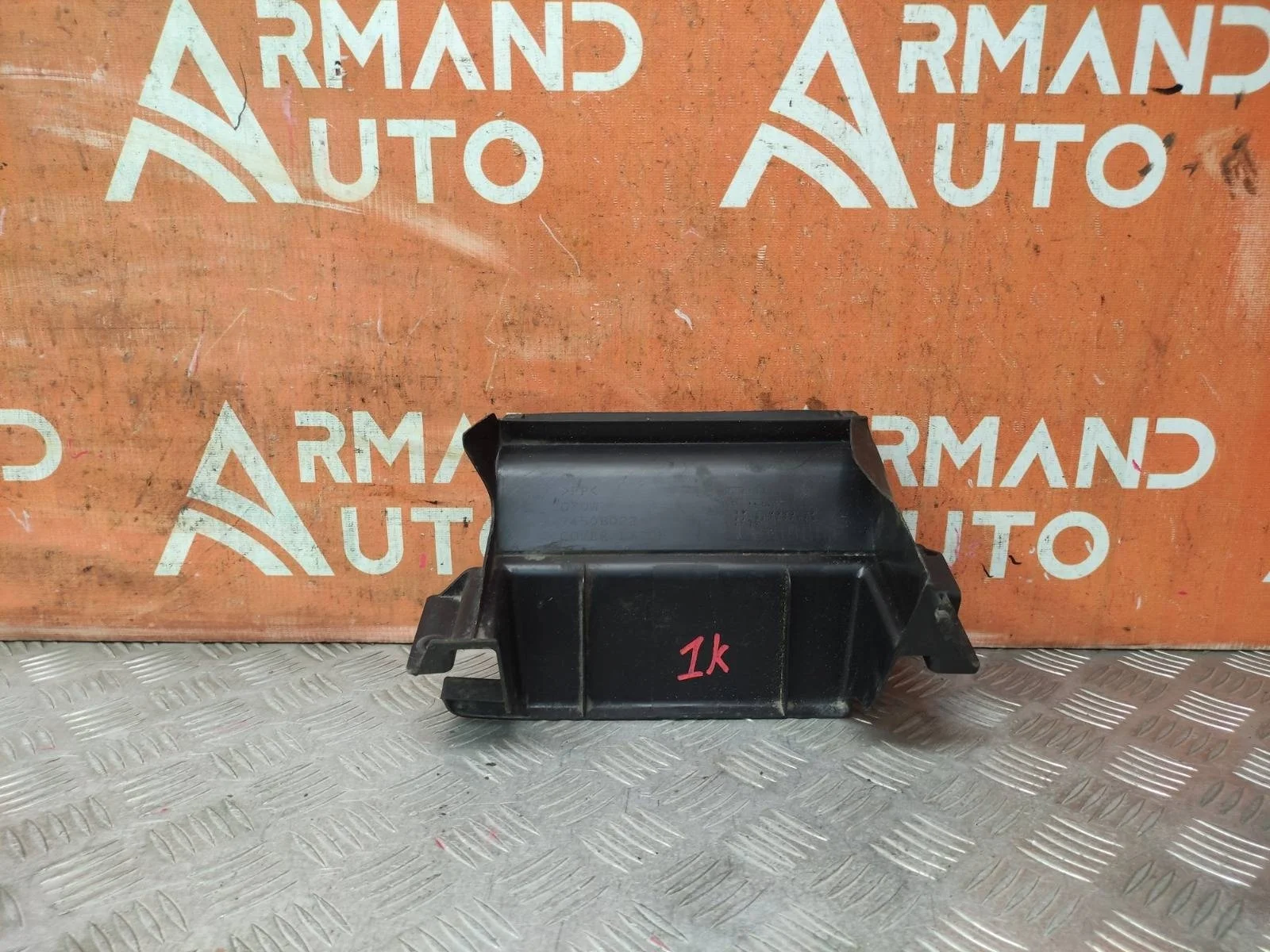 Кронштейн решетки радиатора Mitsubishi Outlander 2014-нв 3