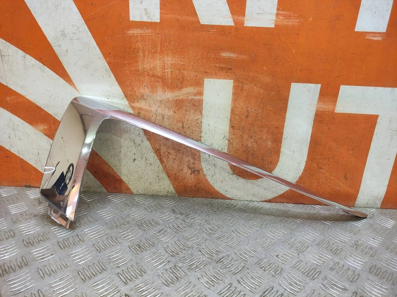 Накладка бампера верхняя Mitsubishi Eclipse Cross 2017-нв