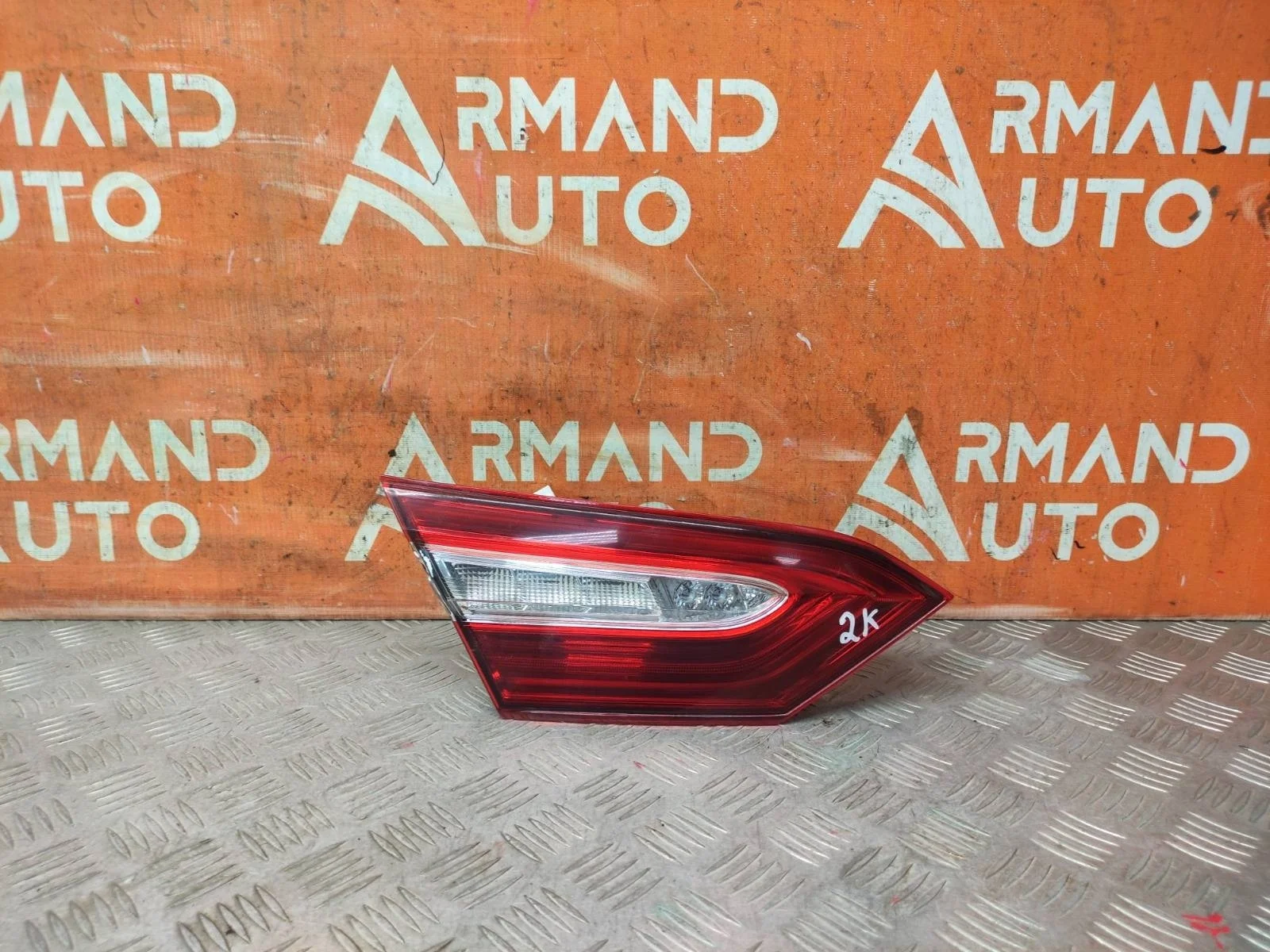 Фонарь внутренний Toyota Camry 2017-нв 8 XV70