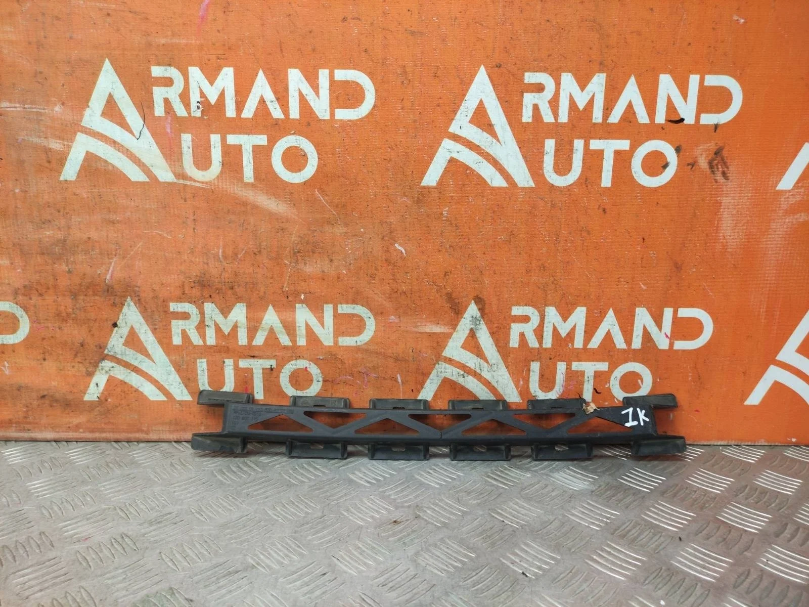 Кронштейн бампера нижний Skoda Octavia 2008-2013 A5 (1Z)