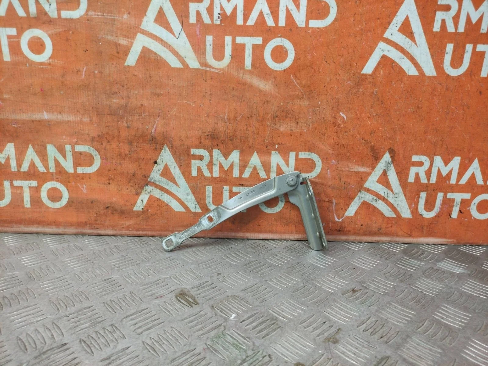 Петля капота Renault Duster 2010-2021