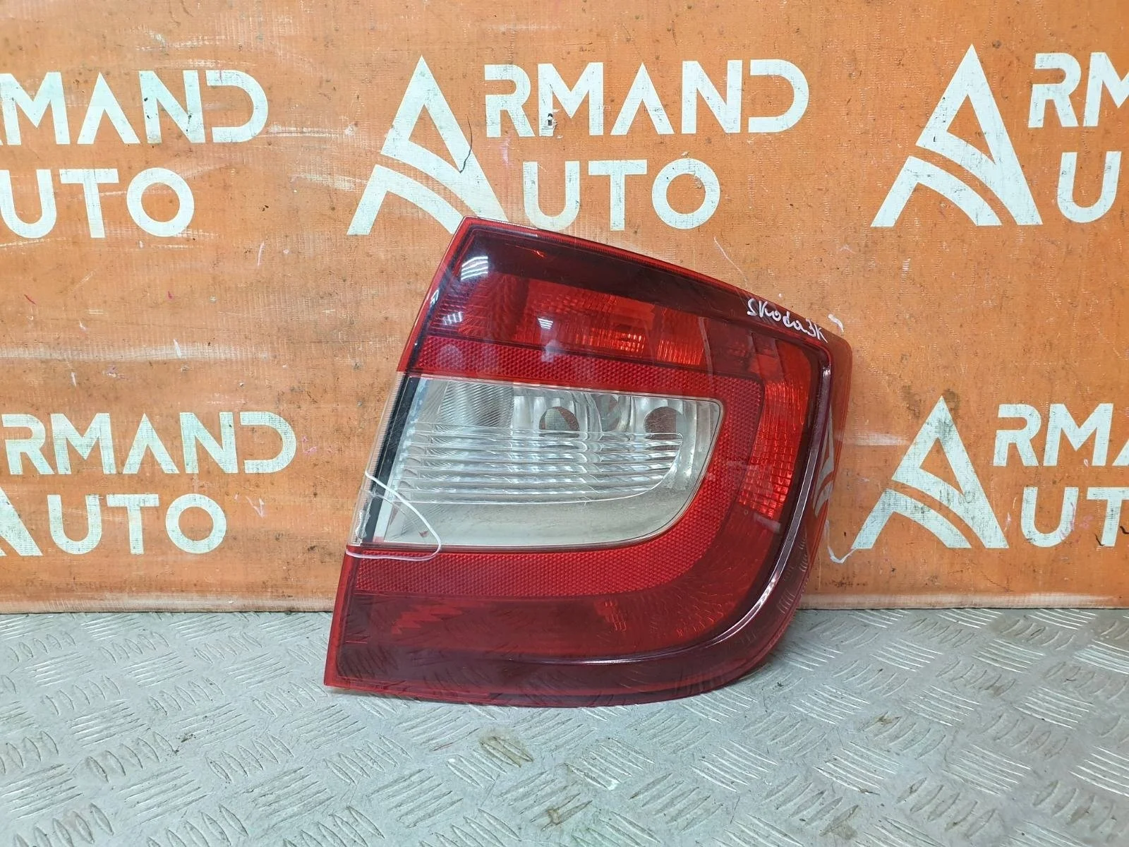 Фонарь Skoda Rapid 2014-2020
