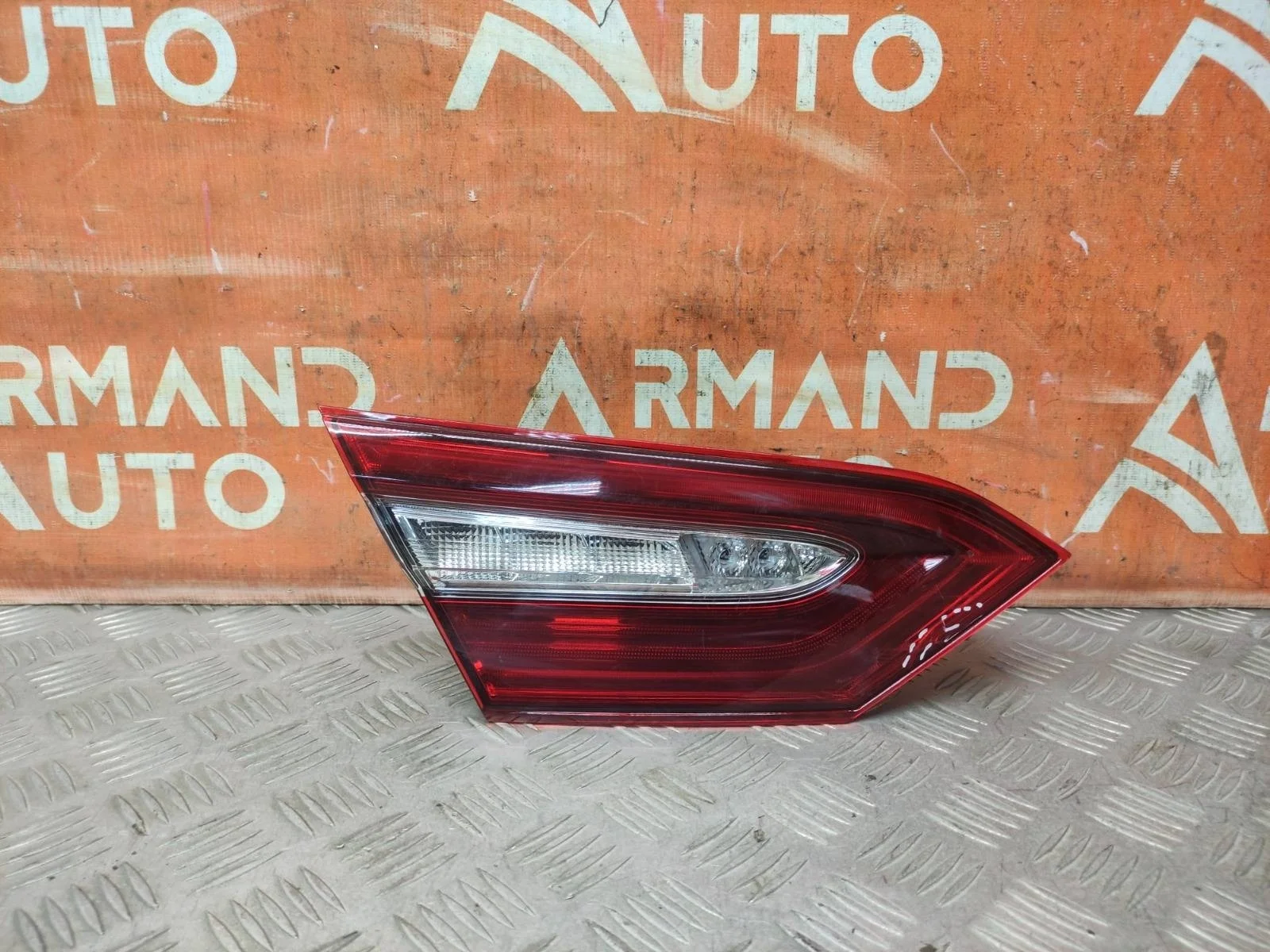 Фонарь внутренний Toyota Camry 2017-нв 8 XV70