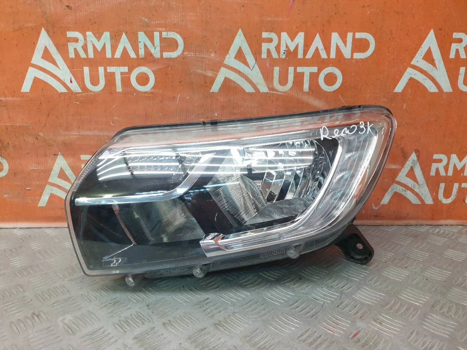 Фара Renault Logan 2018-2022