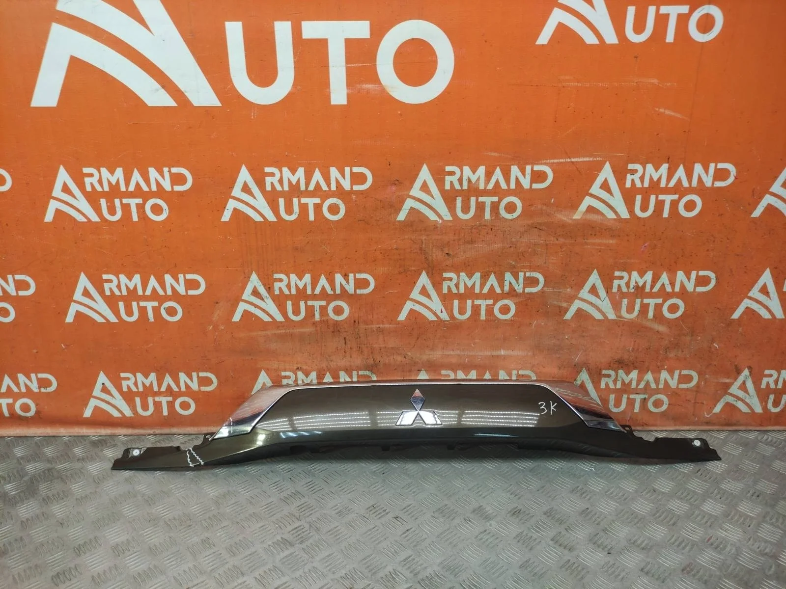 Накладка двери багажника Mitsubishi Outlander 2015-нв 3